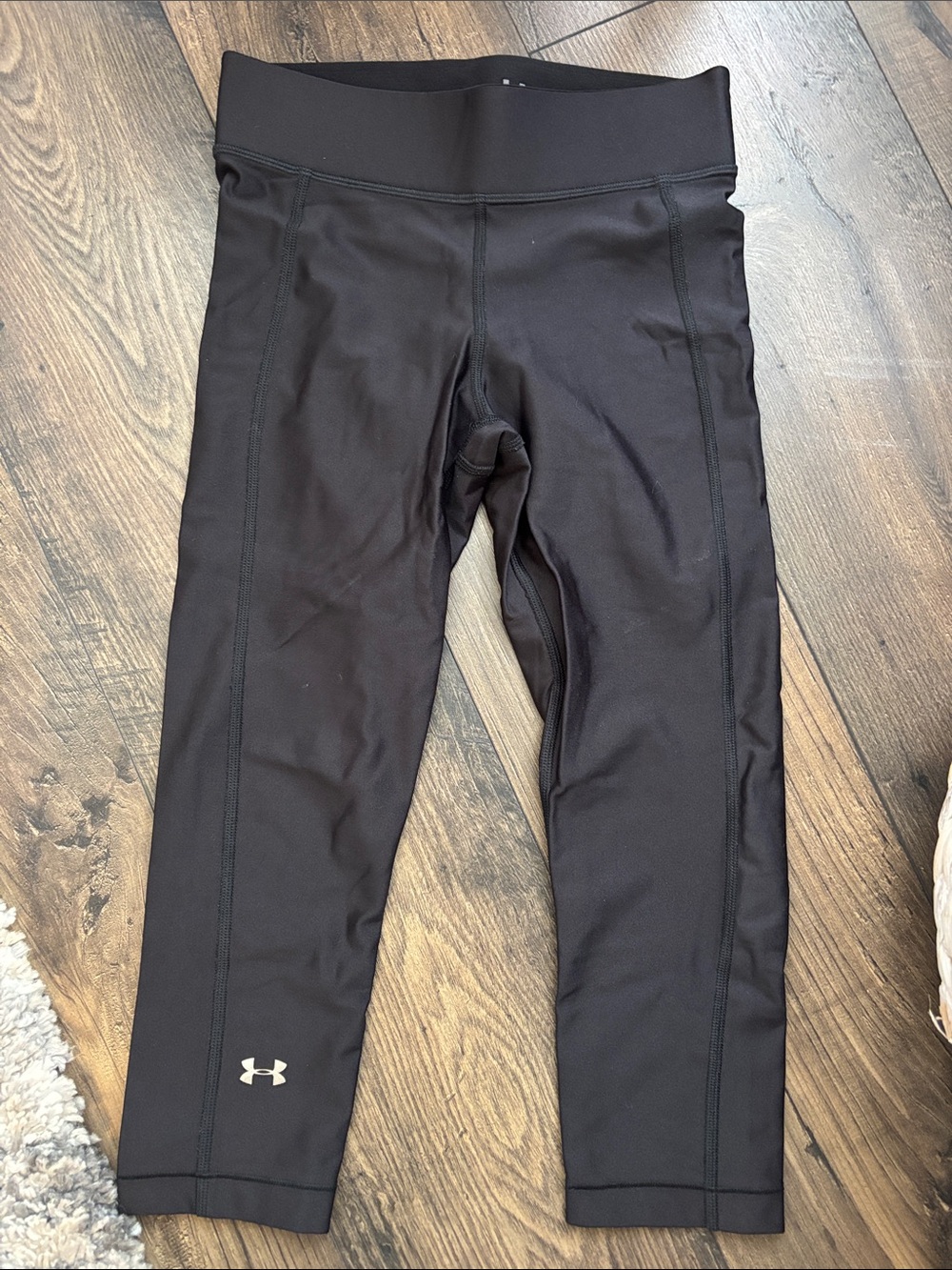 Under Armour Black Women’s Compression Leggings with HeatGear Logo